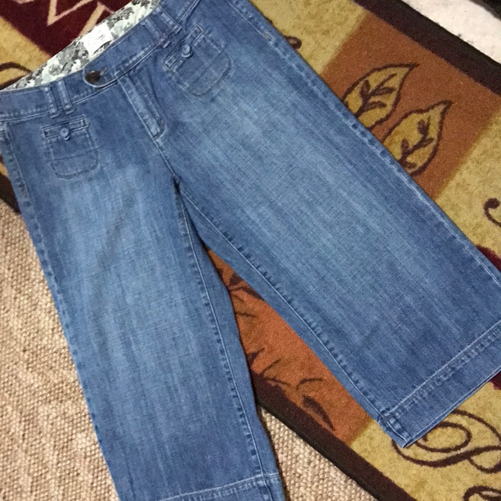 White house black market capris Size 10 like new